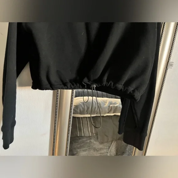 Ownu crop v-neck zip up black hoodie - Picture 3 of 3